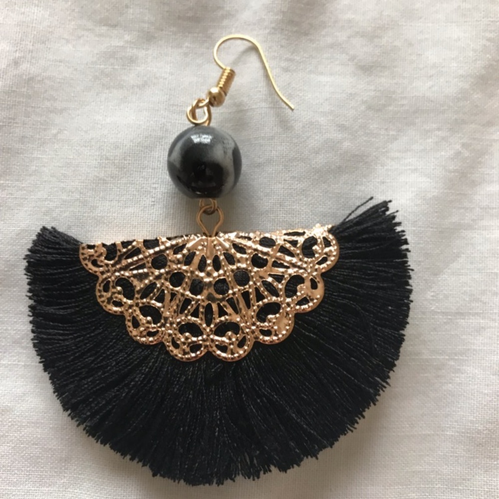 ④ for $7️⃣‼️ Trendy Tassel Earrings! - Black